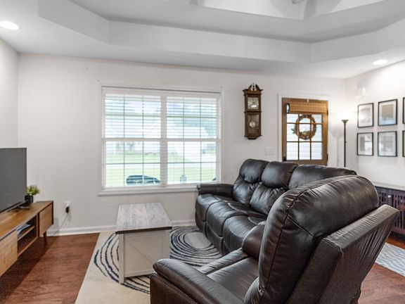 5th image of 216 Williamsburg Cir