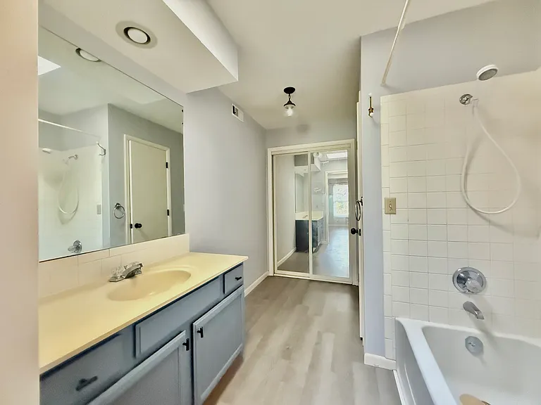 1450 S Webb Rd #422 — Photo 13