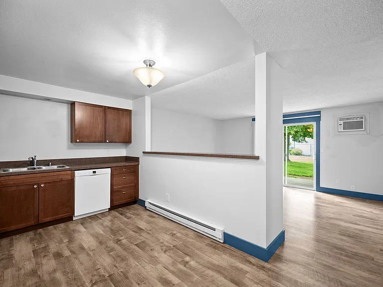1521 N Bowdish Rd — Photo 13