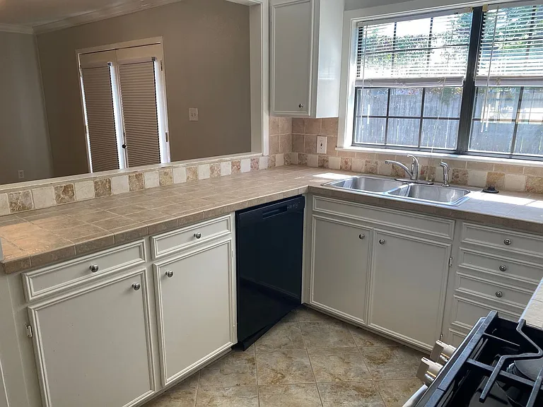 5745 Roma Dr — Photo 6