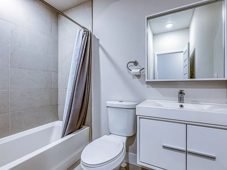 Brand New Luxury Apartments — Photo 42