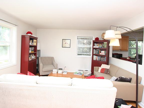 3rd image of 33 Briar St APT 19