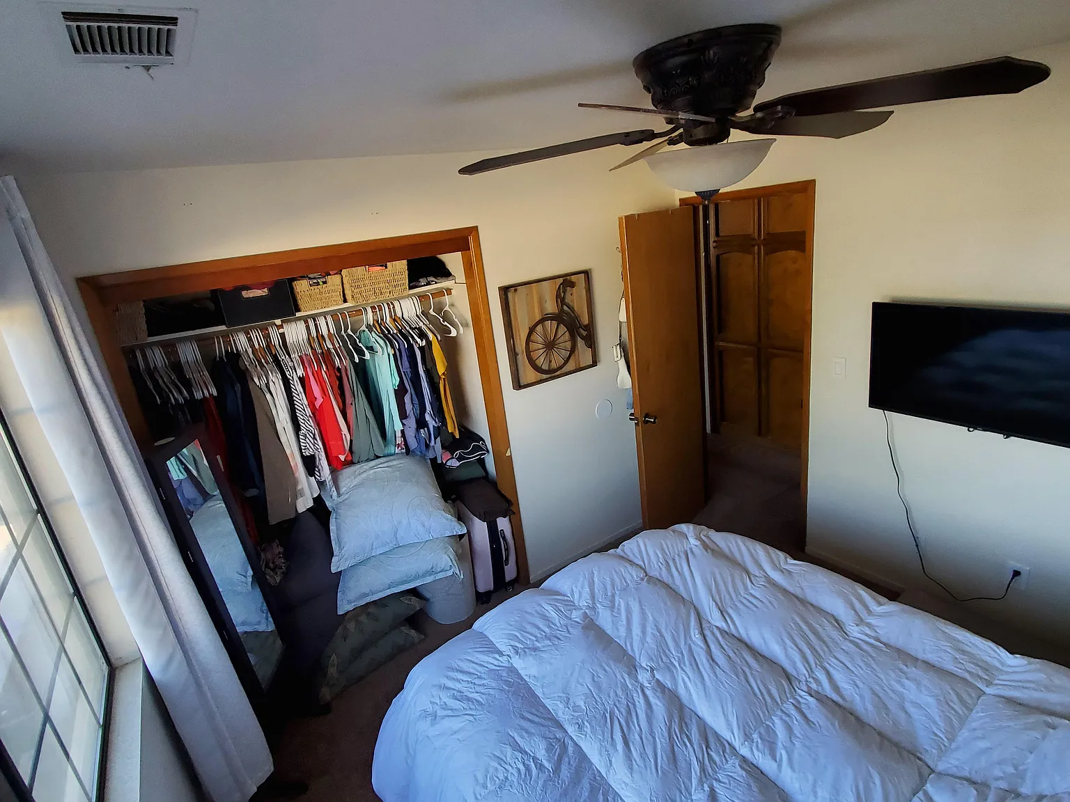3 bed, 1350 sqft, $900 — Photo 2