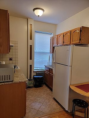 5th image of 437 44th St #1