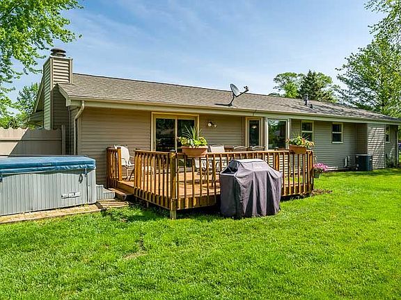 4th image of 12780 Vivian Ct