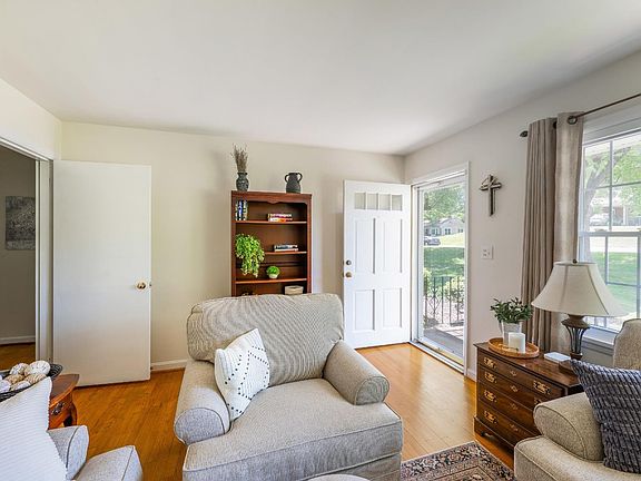 5th image of 708 Sherman Dr