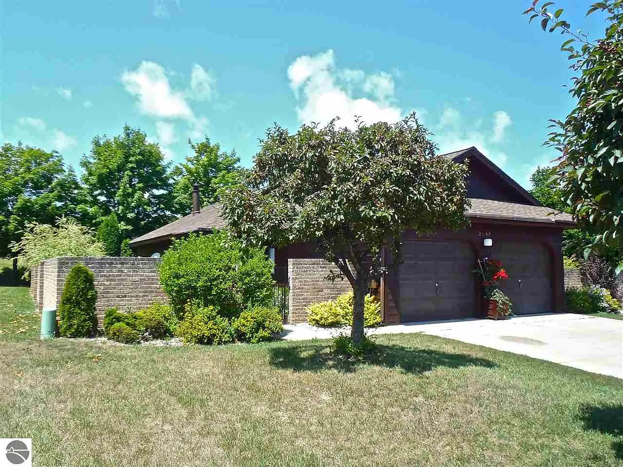 2157 Hammond Pl W photo 1
