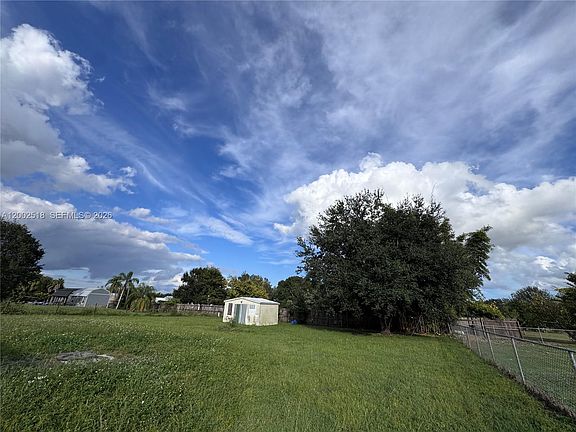 5th image of 866 NE 104th Ct