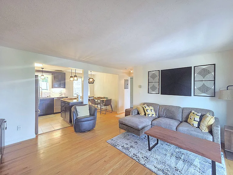 202 E Rockwood Blvd #2 — Photo 1