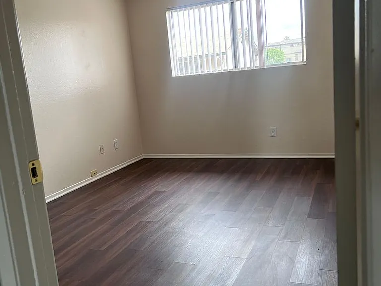 350-352 S Monte Vista St — Photo 13