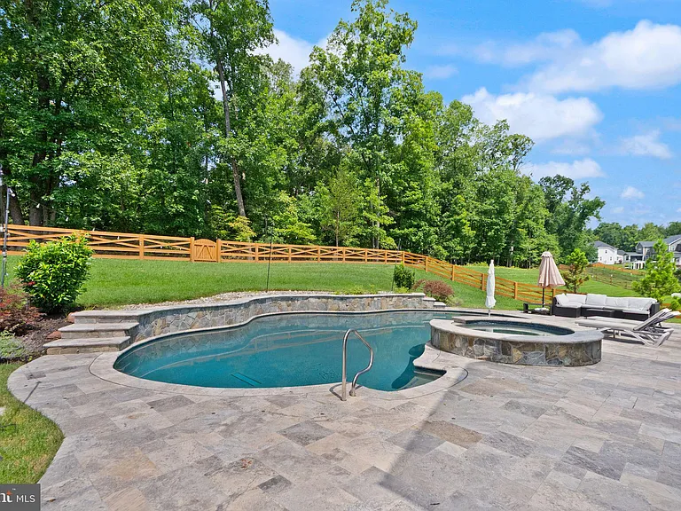 23297 Hastings Ridge Ct — Photo 39