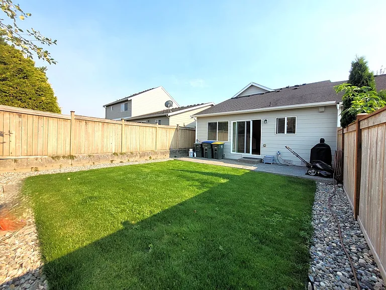 410 Holland Ave — Photo 32