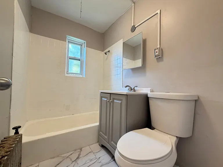 72 Crawford St #1 — Photo 4