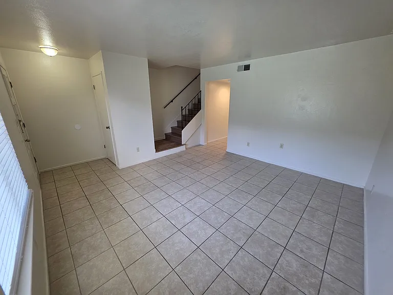 200 W Turner Rd #4 — Photo 3