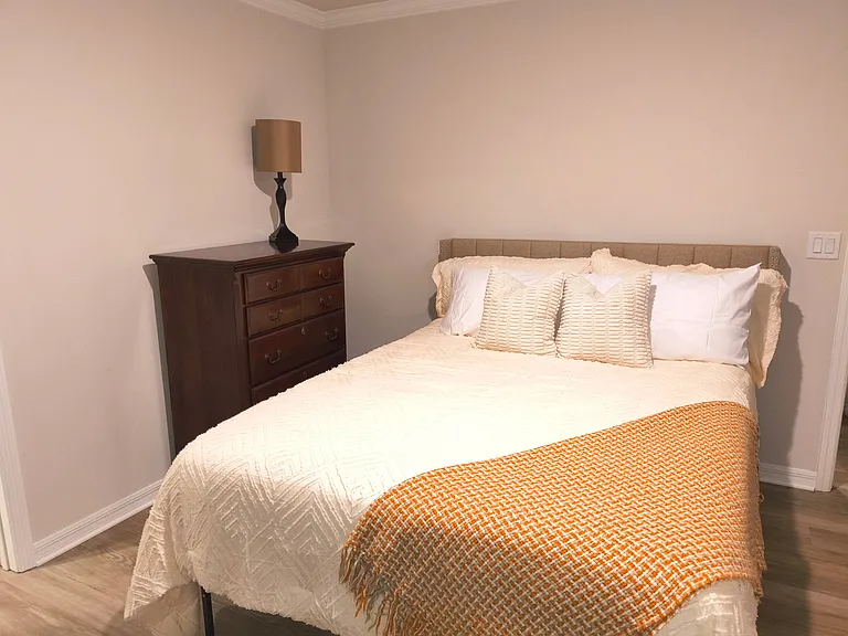 8 Unique Ct — Photo 23