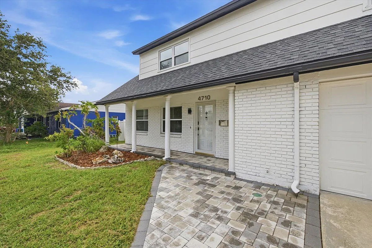 4 bed, 3.0 bath, 2259 sqft, $3,900 — Photo 3