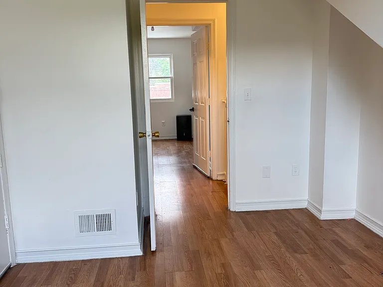 279 York Ave — Photo 7