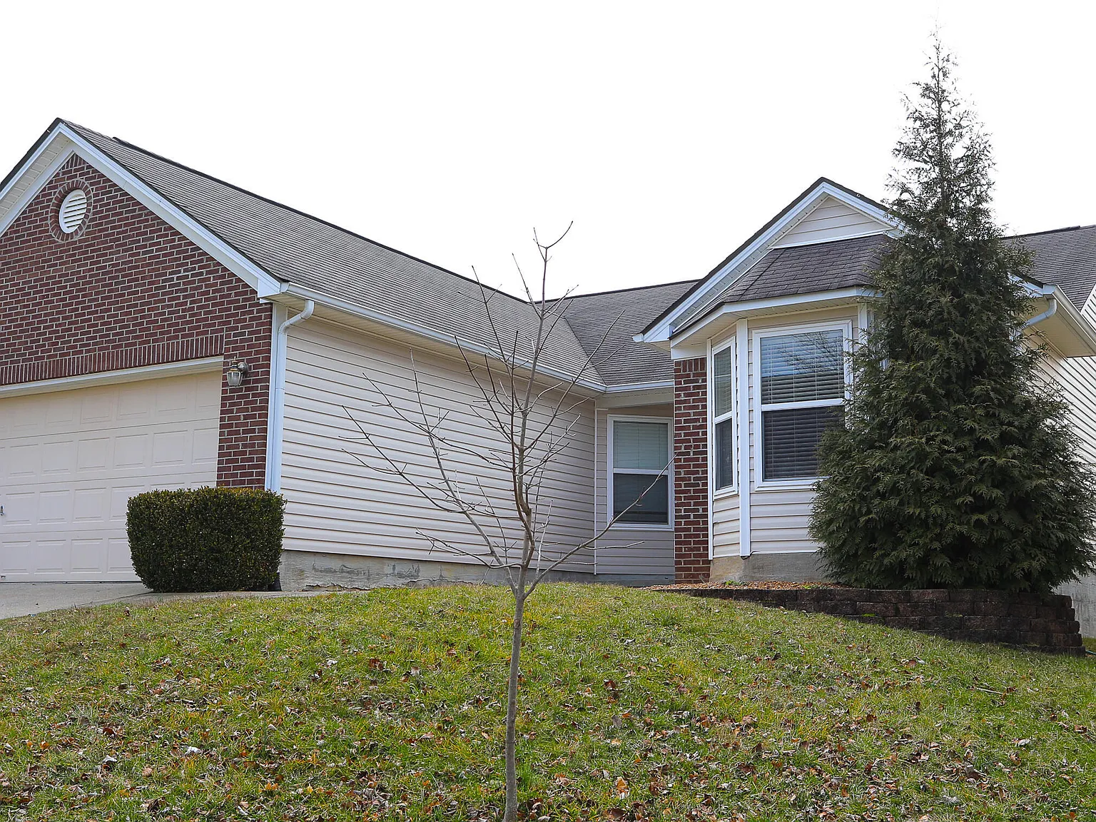4 bed, 2.0 bath, 1601 sqft, $1,995 — Photo 3