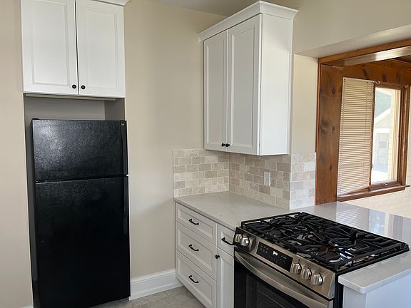 3rd image of 3547 Edwards Rd #1