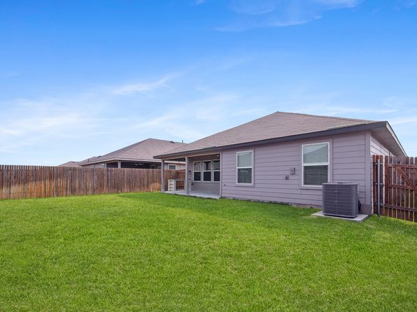 1404 Redwood Crk, Seguin, TX 78155