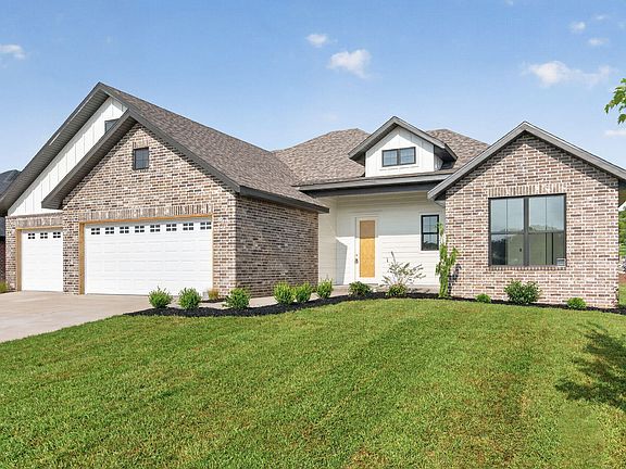2nd image of 1601 S Crepe Myrtle Lane