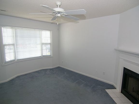 3rd image of 3901 Sterling Pointe Dr Unit Ee3