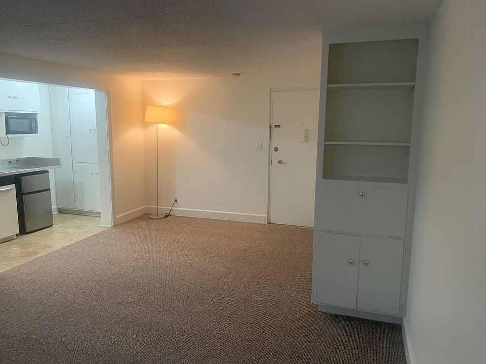 1st image of 915 N Wetherly Dr #9