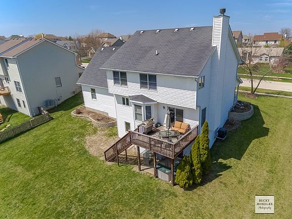 This nice yard includes planting boxes for your very own garden!