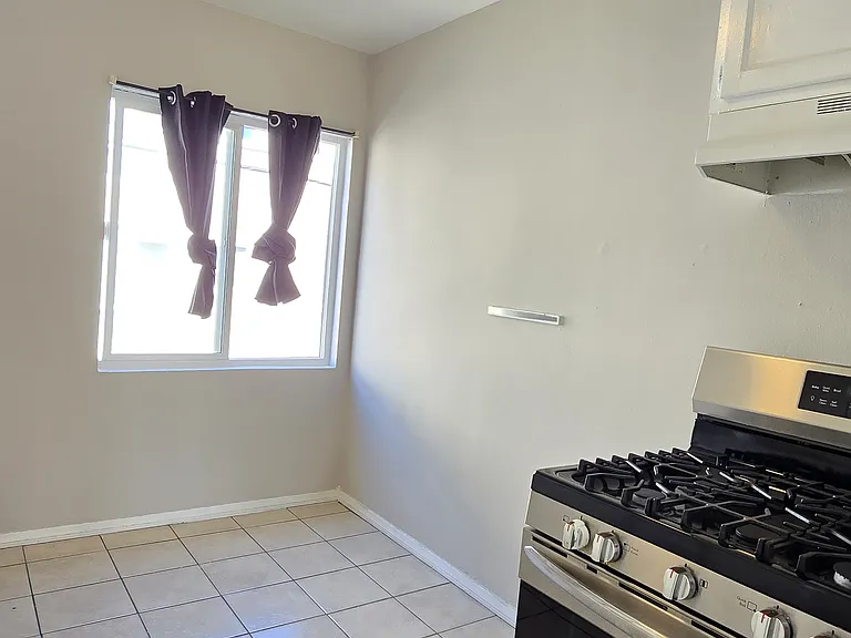 1947 S Sherbourne Dr #6 — Photo 5