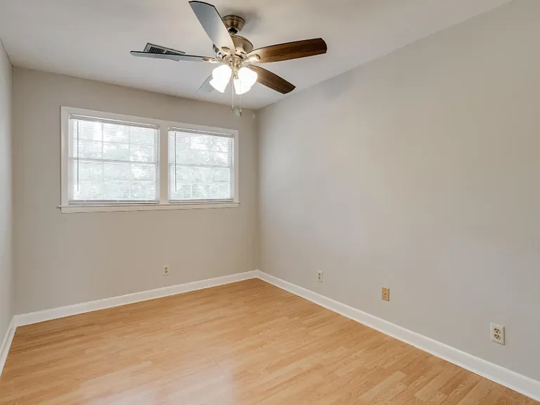 126 Jefferson Pl — Photo 8