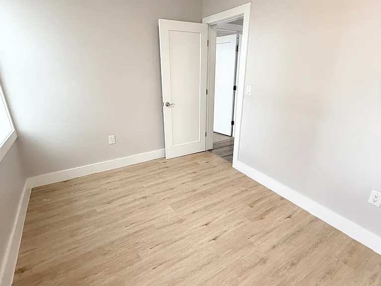 108 60th St #7 — Photo 6