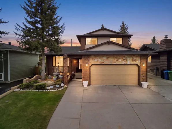 480 N Berkley Cres NW, Calgary, AB T3K 1A8