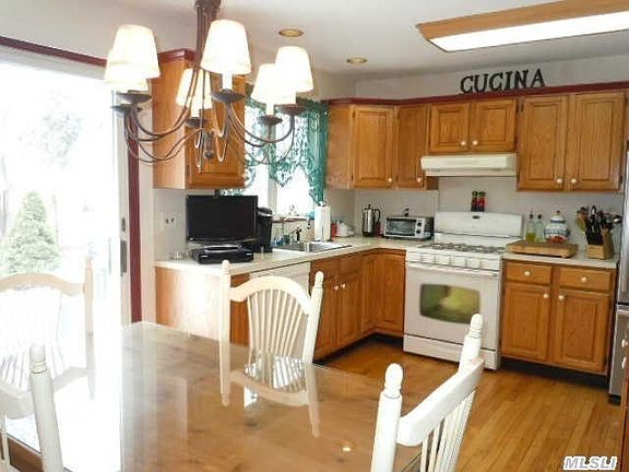 3rd image of 17 Miller Pl
