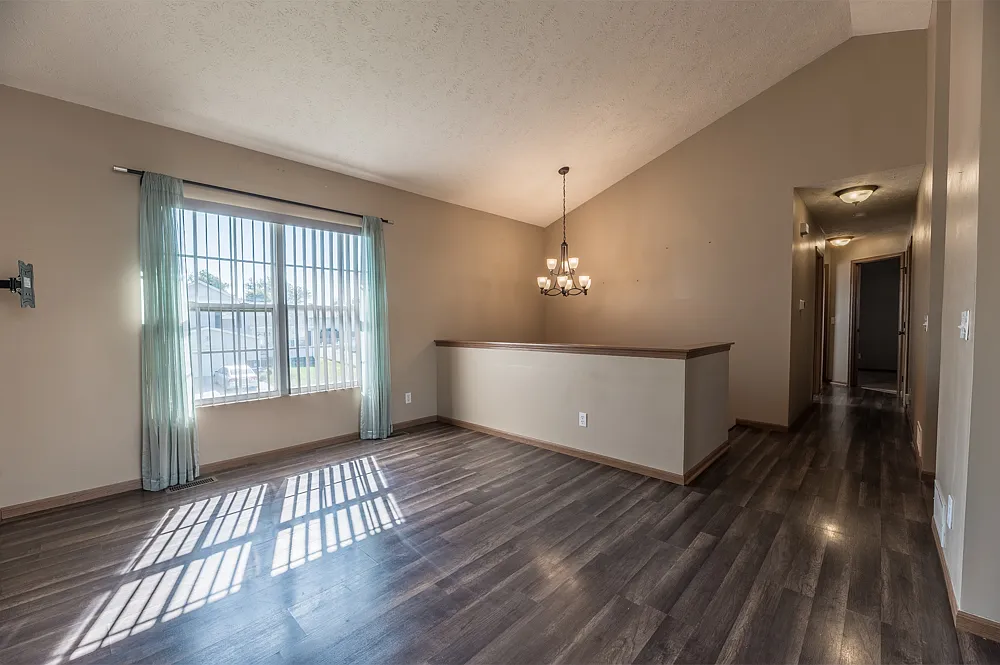 3 bed, 1262 sqft, $2,350 — Photo 3