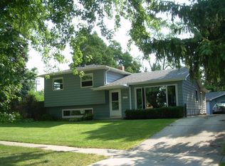 661 N Emerald Ave, Mundelein, IL
