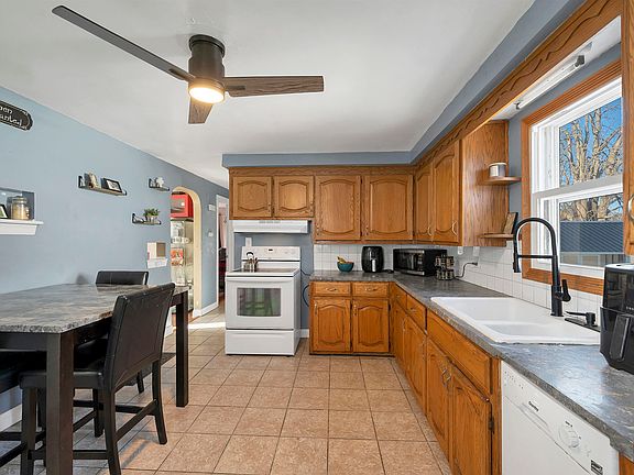 2nd image of 658 Appleton Rd