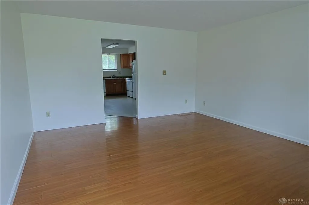 2 bed, 1.0 bath, 945 sqft, $1,395 — Photo 2