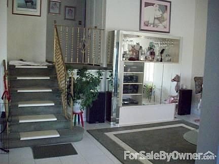 3rd image of 17 Hillary Ln