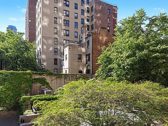 5th image of 201 W 70th St APT 2L