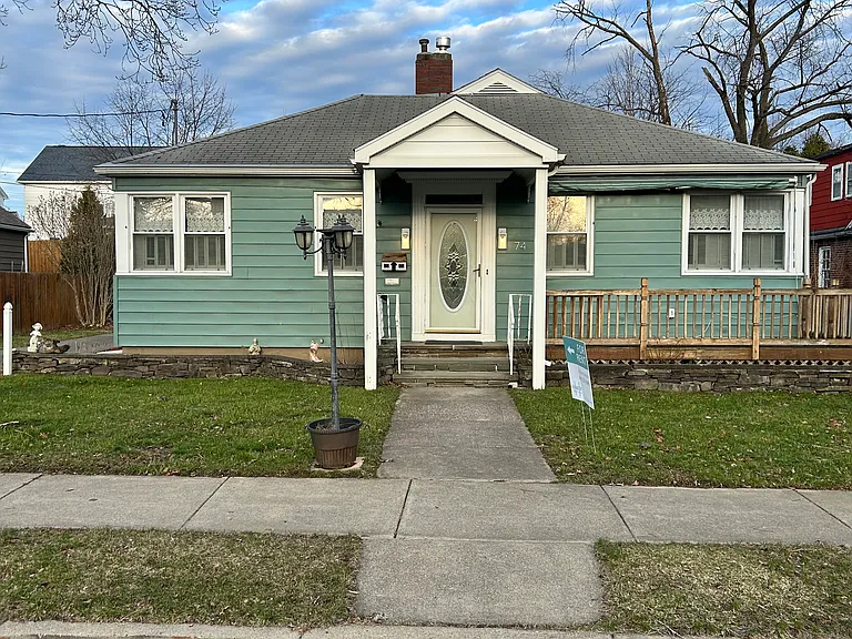 74 Matthews St — Photo 1