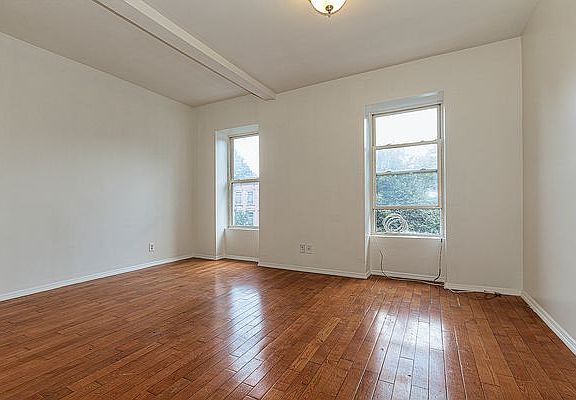 4th image of 377A Jefferson Ave #3C