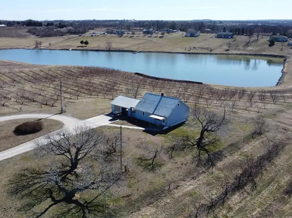 8676 Appletree Ln, Lexington, MO 64067