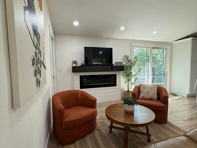 3704 San Antonio St — Photo 7
