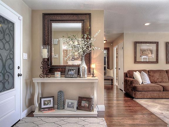 3rd image of 6403 Savannah Pl
