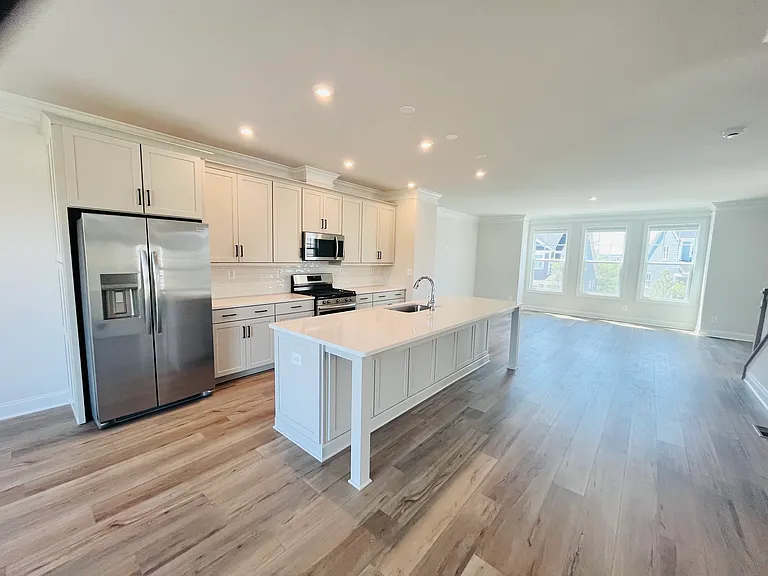 1320 Laconia Ln — Photo 54