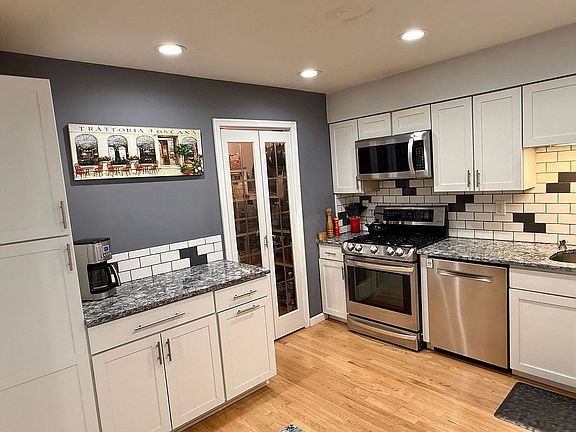 4th image of 402 Buckingham Cir