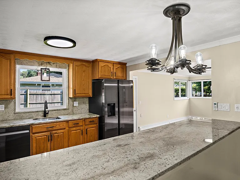 8 Carver Rd — Photo 8