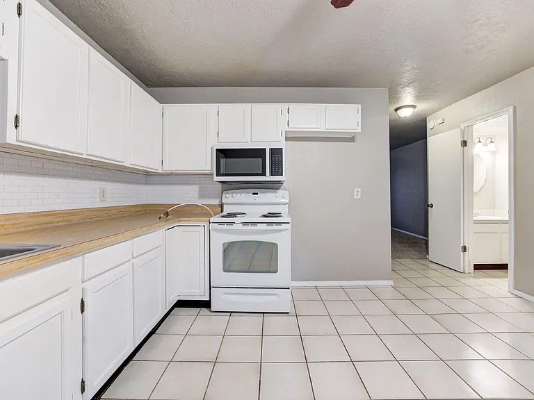 631 Welston Cir #631 — Photo 20