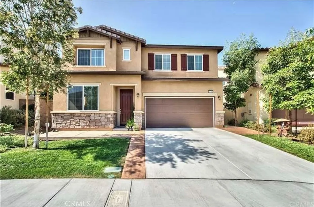 4 bed, 2.5 bath, 2135 sqft, $3,500 — Photo 1