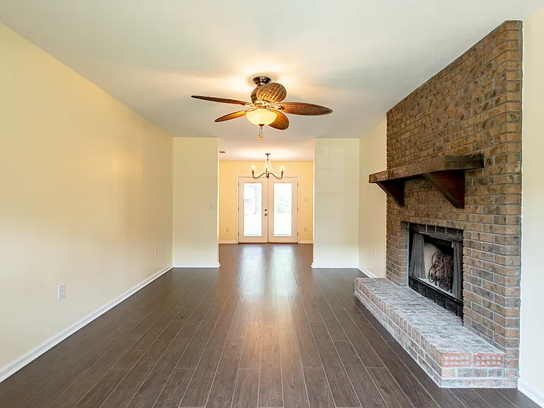 2612 Goff St — Photo 2